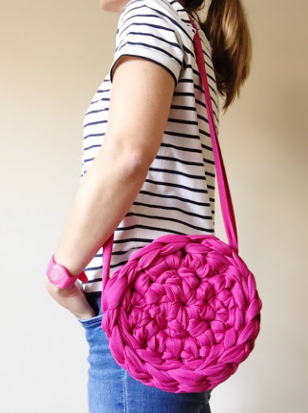 chunky crochet circle bag made with ribbon yarn