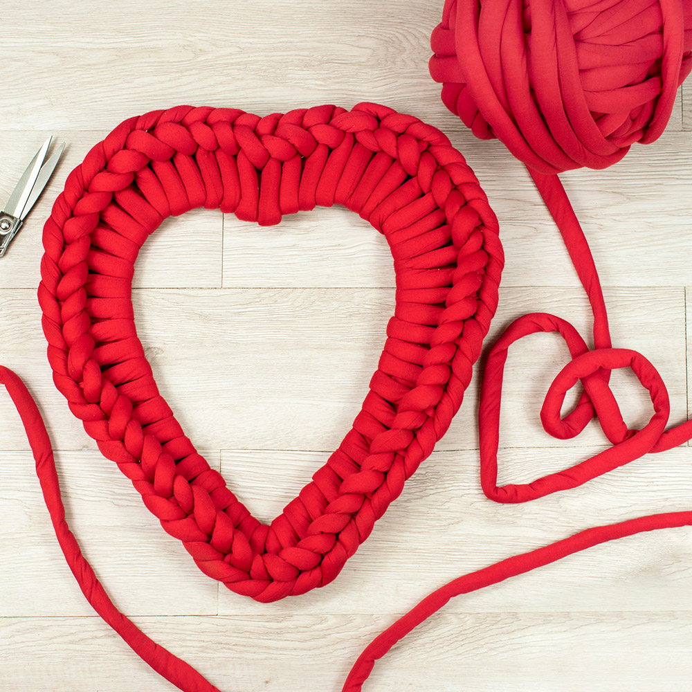 chunky finger crocheted heart wreath made with giant tube yarn 