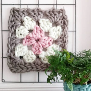 chunky crochet granny square made with super chunky squiggly yarn 
